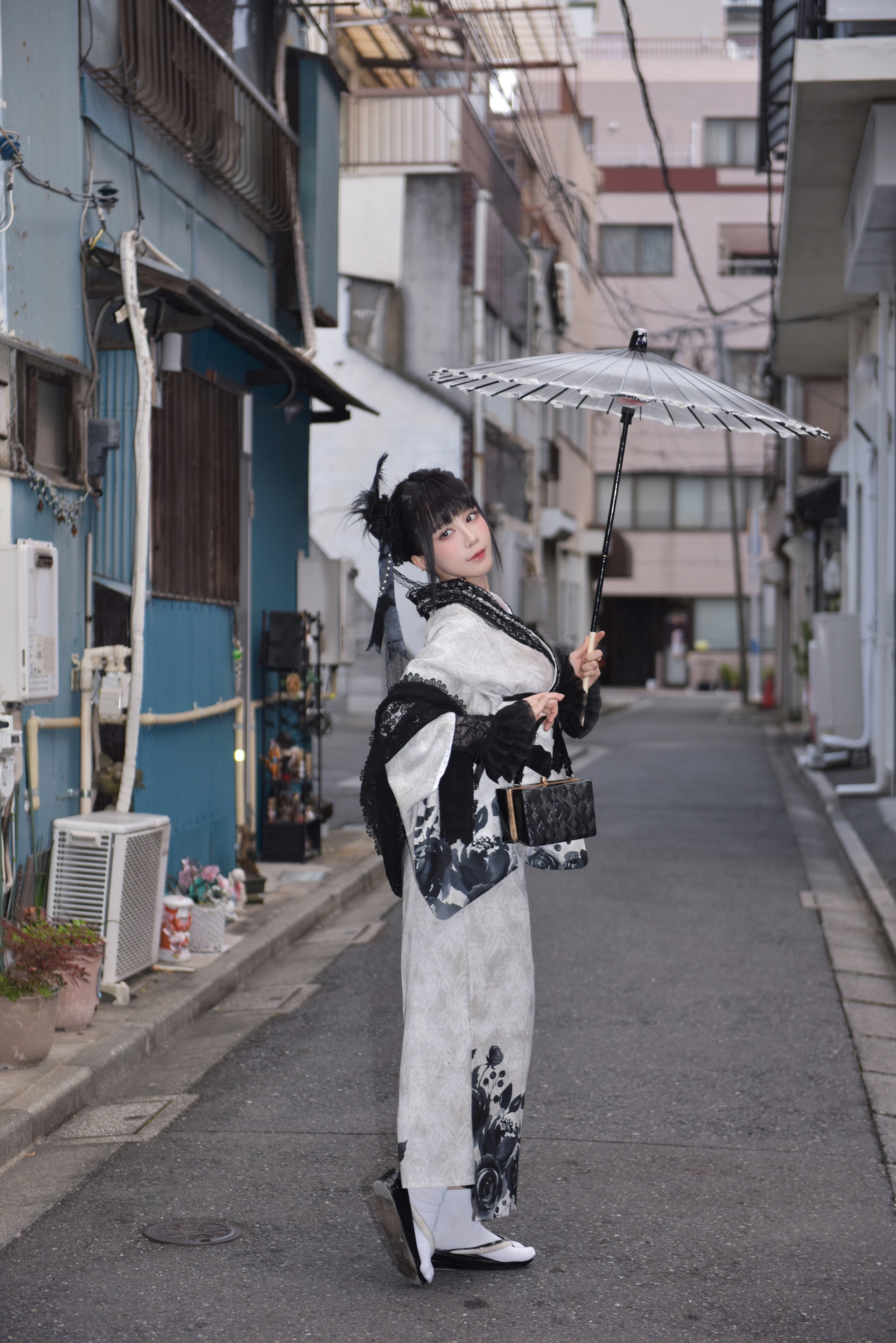 水淼Aqua – NO.225 Black Lace Kimono 1