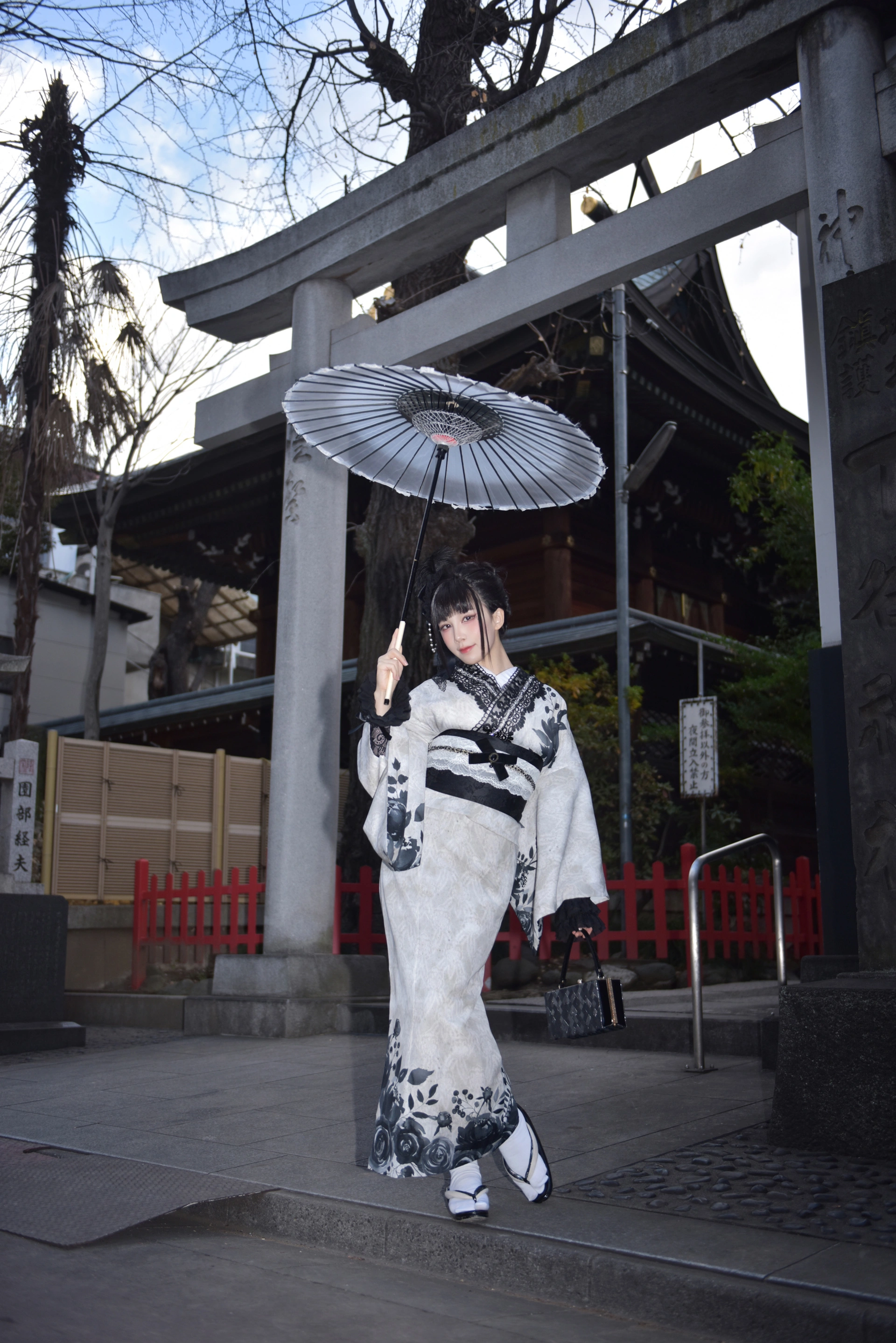 水淼Aqua – NO.225 Black Lace Kimono 2